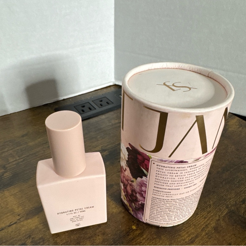SAINT JANE - Hydrating Petal Cream - 50 ml / 1.7 fl oz. ( Round Box ) New. - Picture 7 of 8